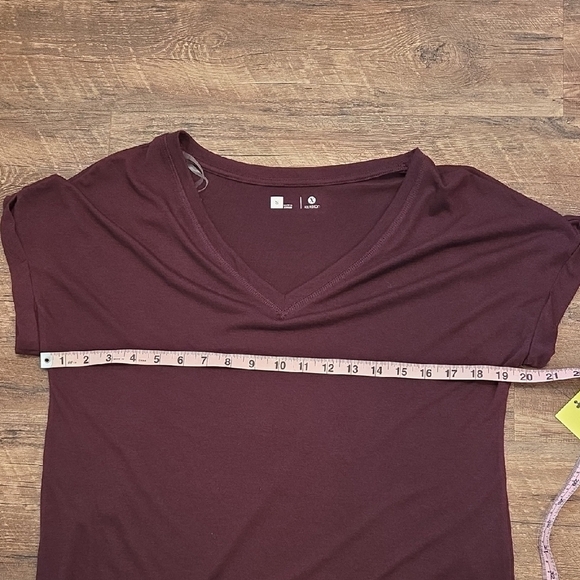 Xersion Classic Burgandy Ruched Relaxed Fit Short Sleeve T-Shirt Size Small New - Picture 8 of 10
